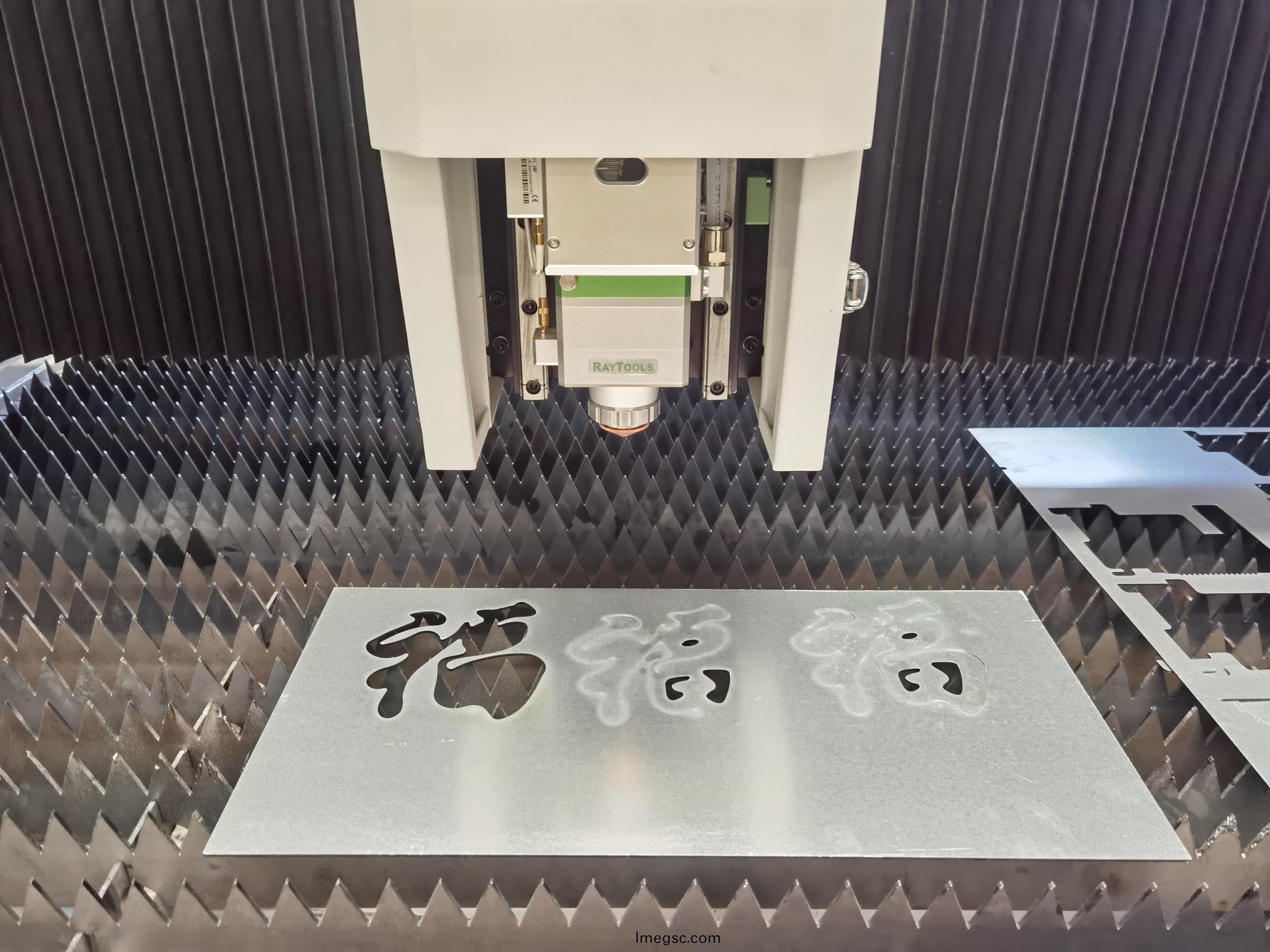 RC-GA-3015雙平檯激光(guang)切(qie)割(ge)機(ji)