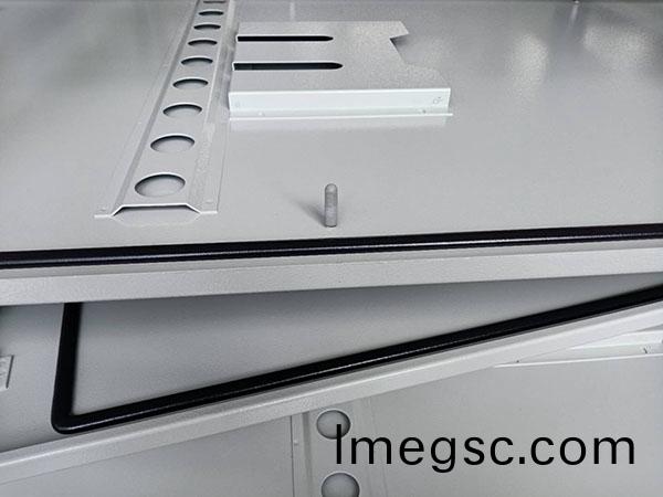 六(liu)代懸臂式常(chang)量數(shu)控(kong)密(mi)封塗(tu)膠設(she)備