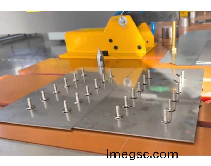 3015數(shu)控螺柱(zhu)栽樁(zhuang)機(ji)