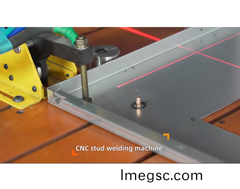 3015數控(kong)螺柱栽(zai)樁(zhuang)機(ji)