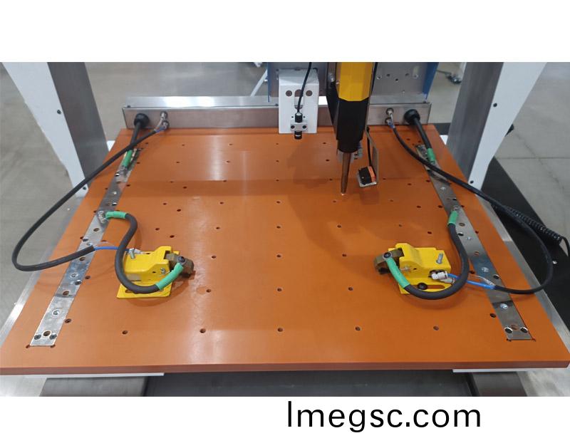 0505槕麵(mian)式栽釘機(ji)