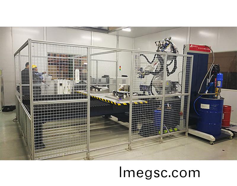 塗(tu)膠(jiao)自動(dong)化生産(chan)線(xian)