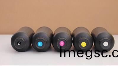 UV墨水(shui)的(de)定義(yi)及(ji)特點(dian)