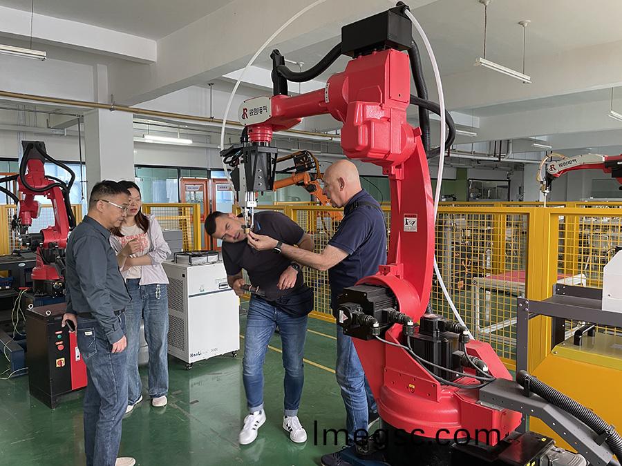 機器(qi)人(ren)(1)