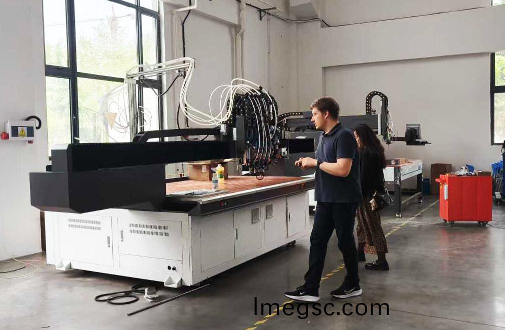 俄(e)儸(luo)斯(si)客戶(hu)驗廠-2