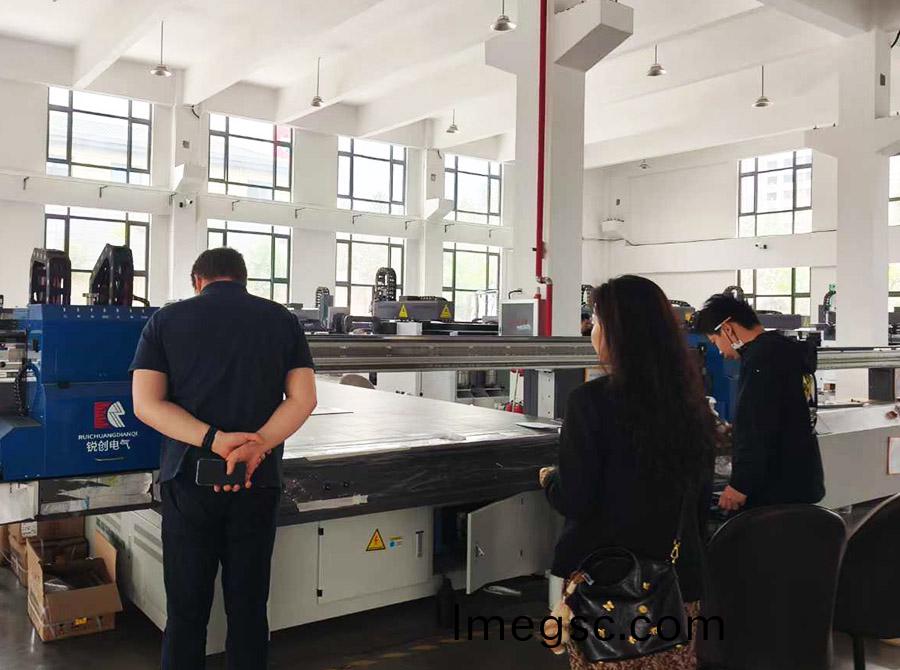 俄儸斯(si)客(ke)戶驗(yan)廠-3